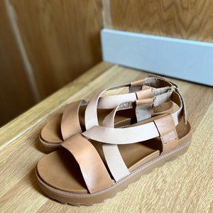 Sorel Women's Roaming Criss Cross Sandal